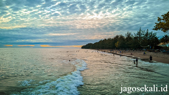 Wisata Bahari Sumatera Barat: Pesona Pantai Pasir Jambak